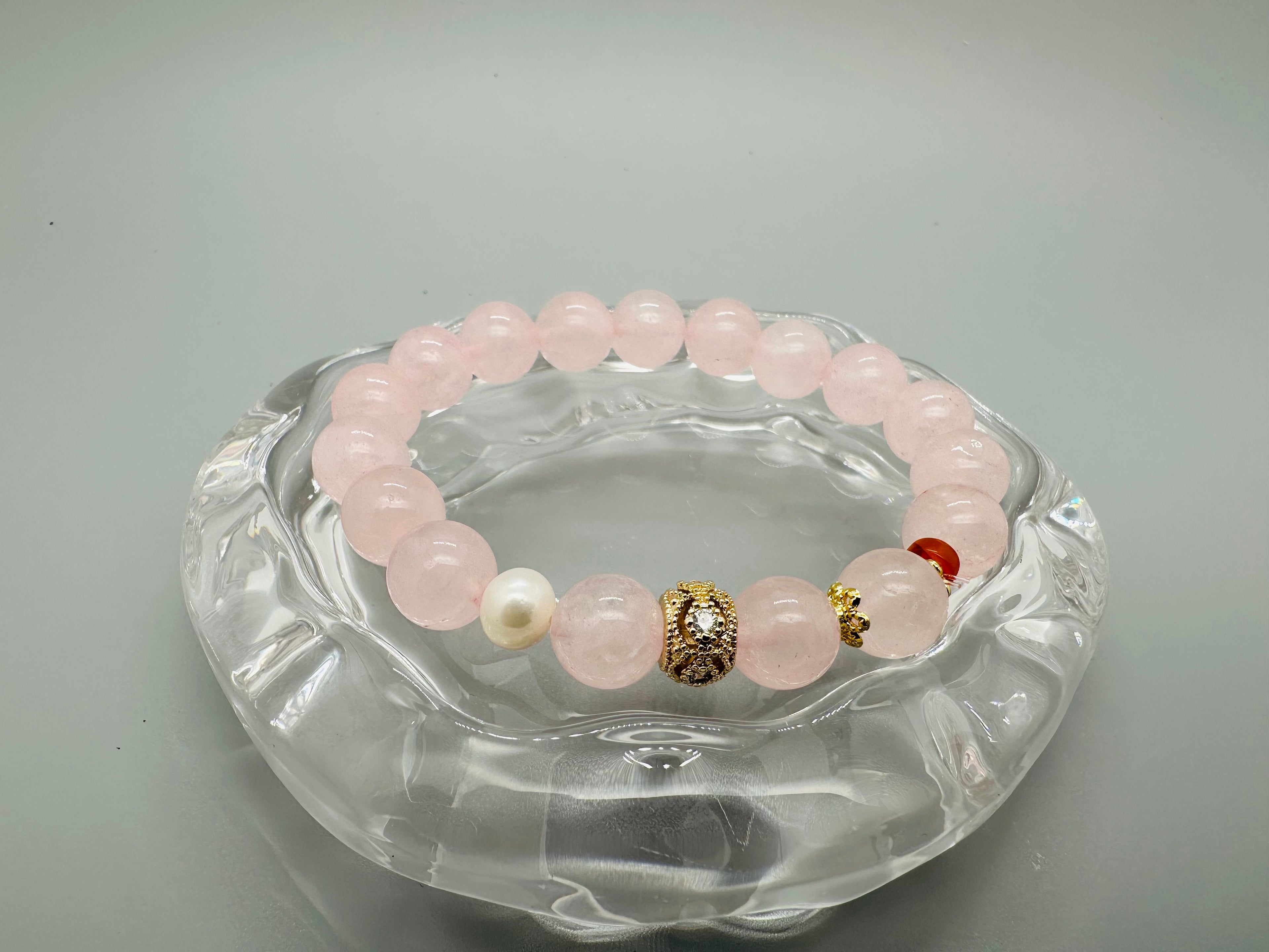 Rosa Quarz Armband mit Zuchtperle – Sanfte Energie & Zeitlose Eleganz