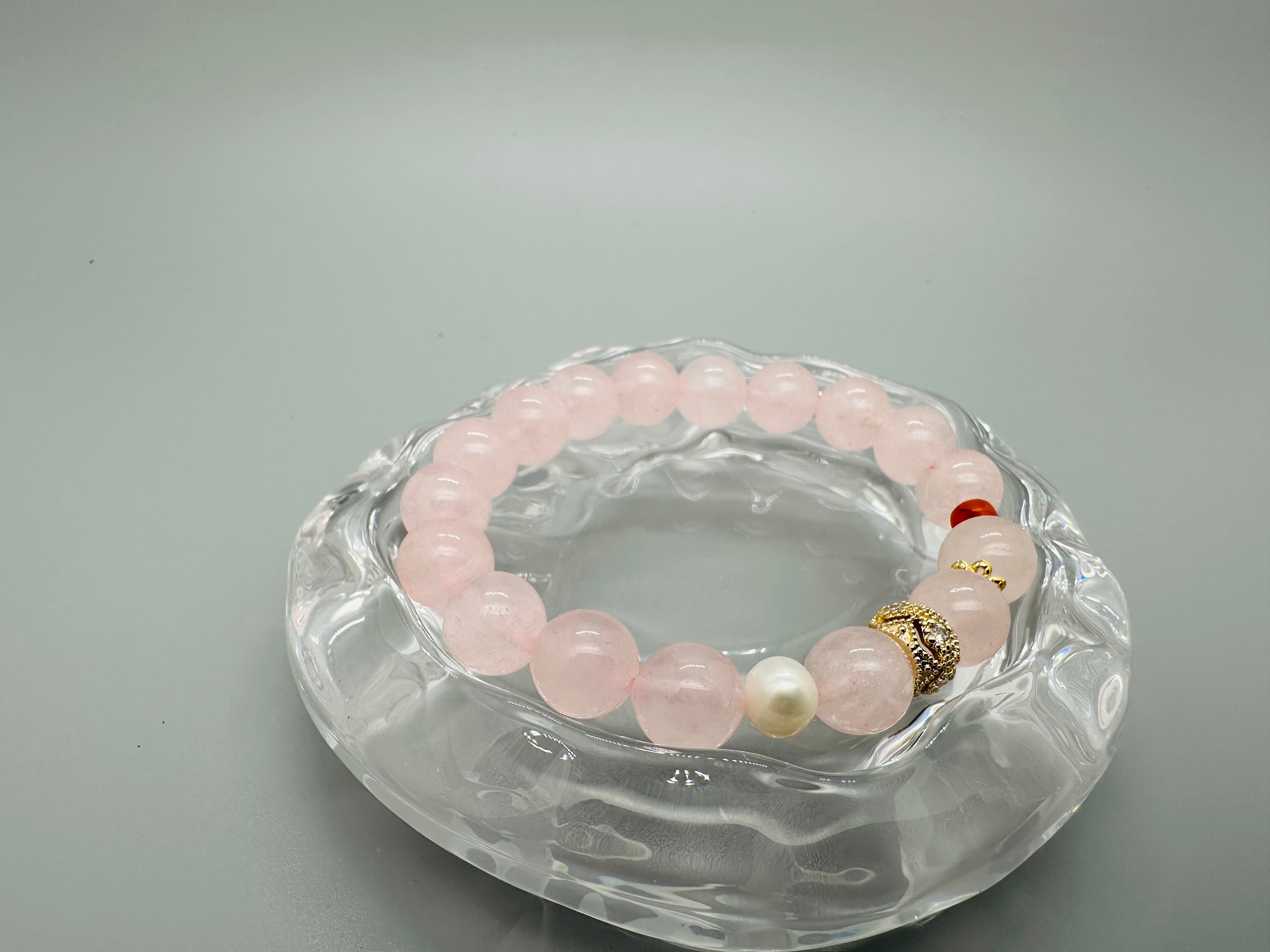 Rosa Quarz Armband mit Zuchtperle – Sanfte Energie & Zeitlose Eleganz