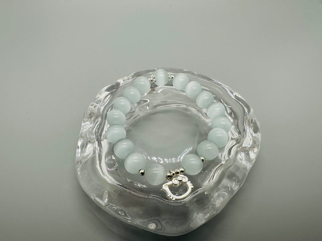 White Cat Eye Stone Armband mit Kitten-Anhänger