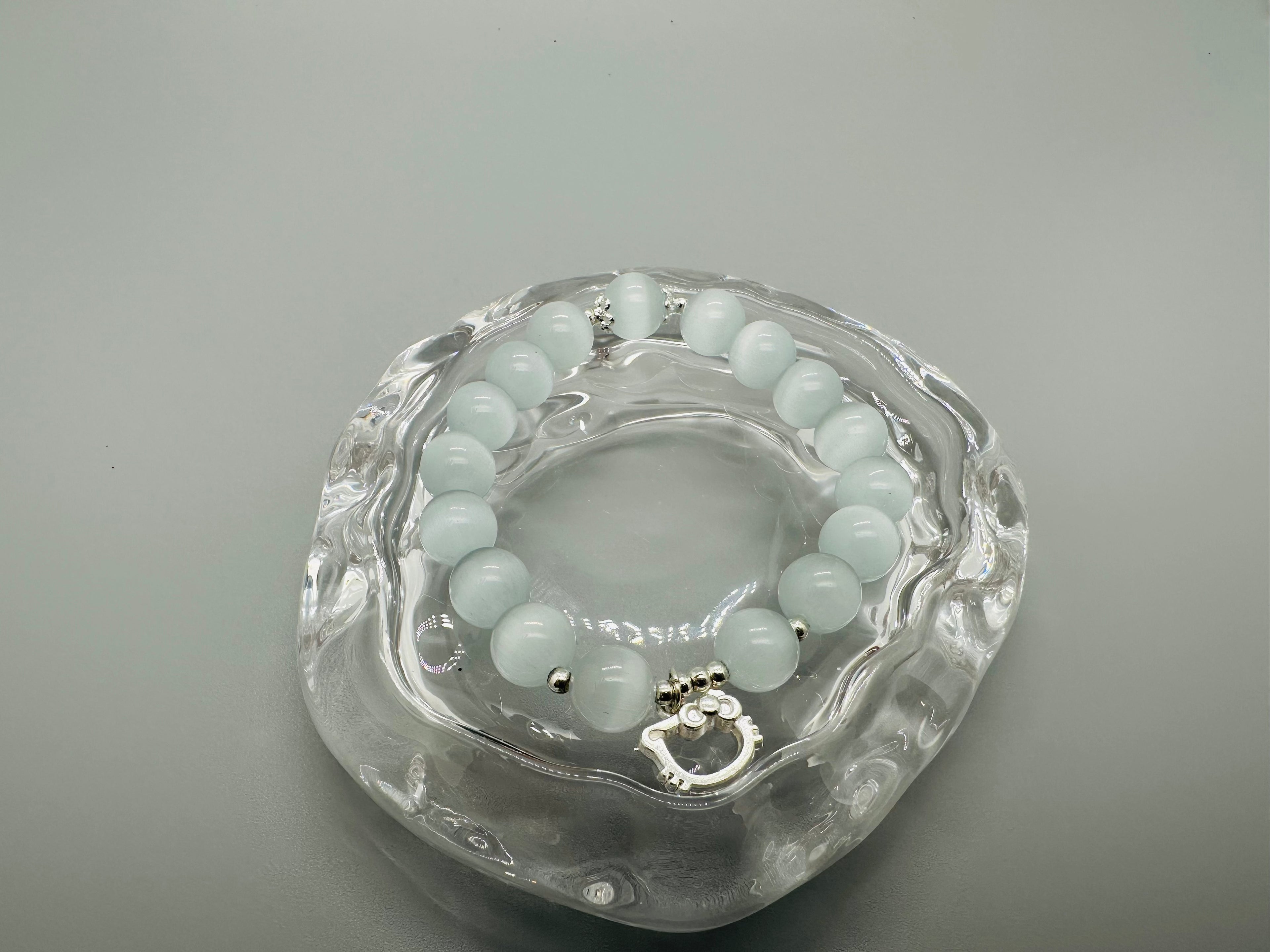 White Cat Eye Stone Armband mit Kitten-Anhänger