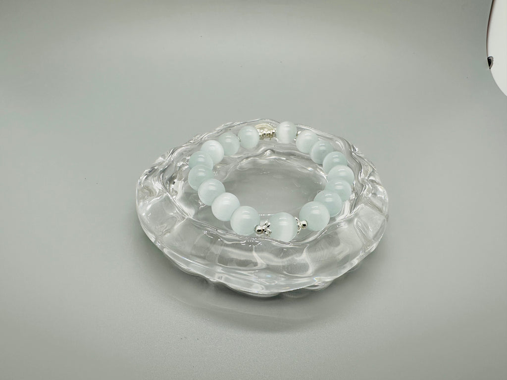 White Cat Eye Stone Armband mit Kitten-Anhänger