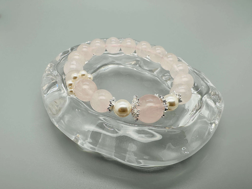 Armband aus Rosenquarz und Zuchtperlen – Zeitlose Liebe und Eleganz