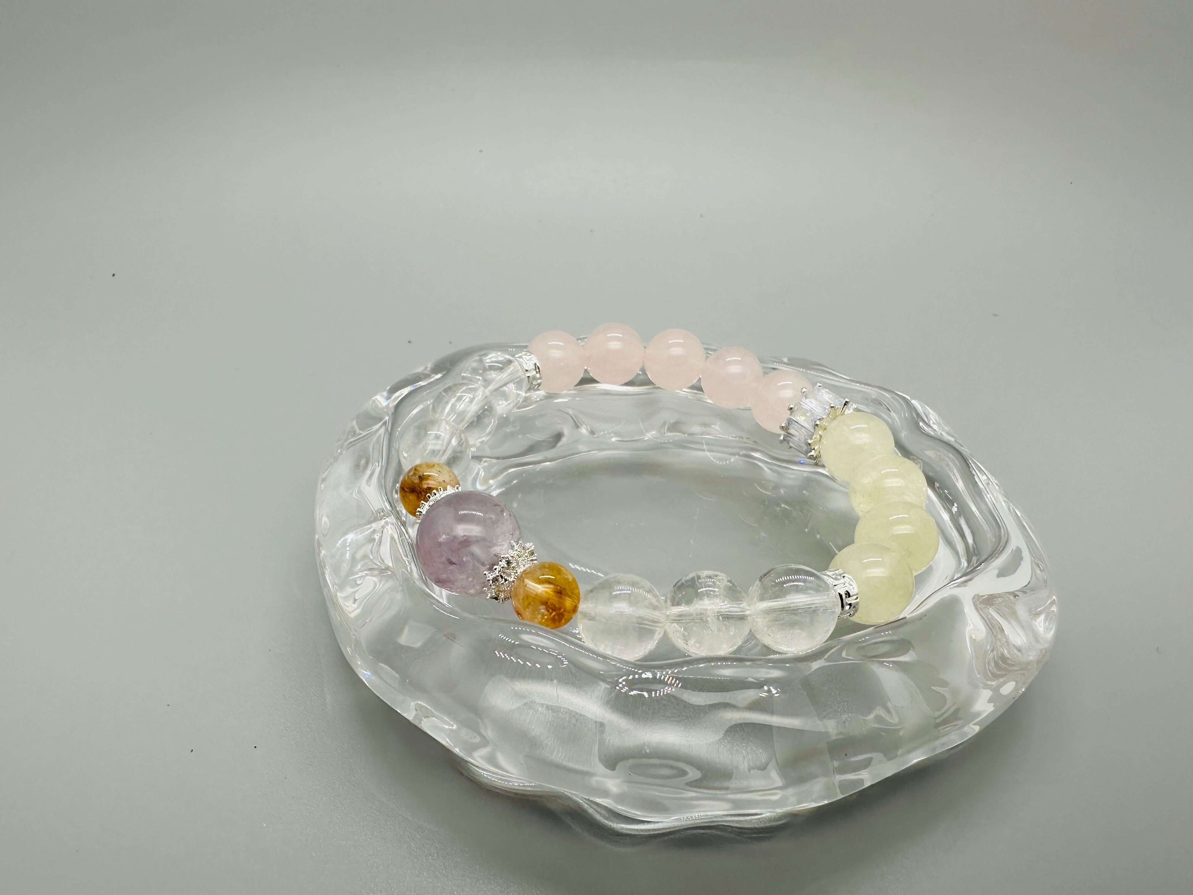 Armband „Harmonie & Fülle“ – Amethyst, weißer Quarz, Rosenquarz, gelber Quarz und Citrin