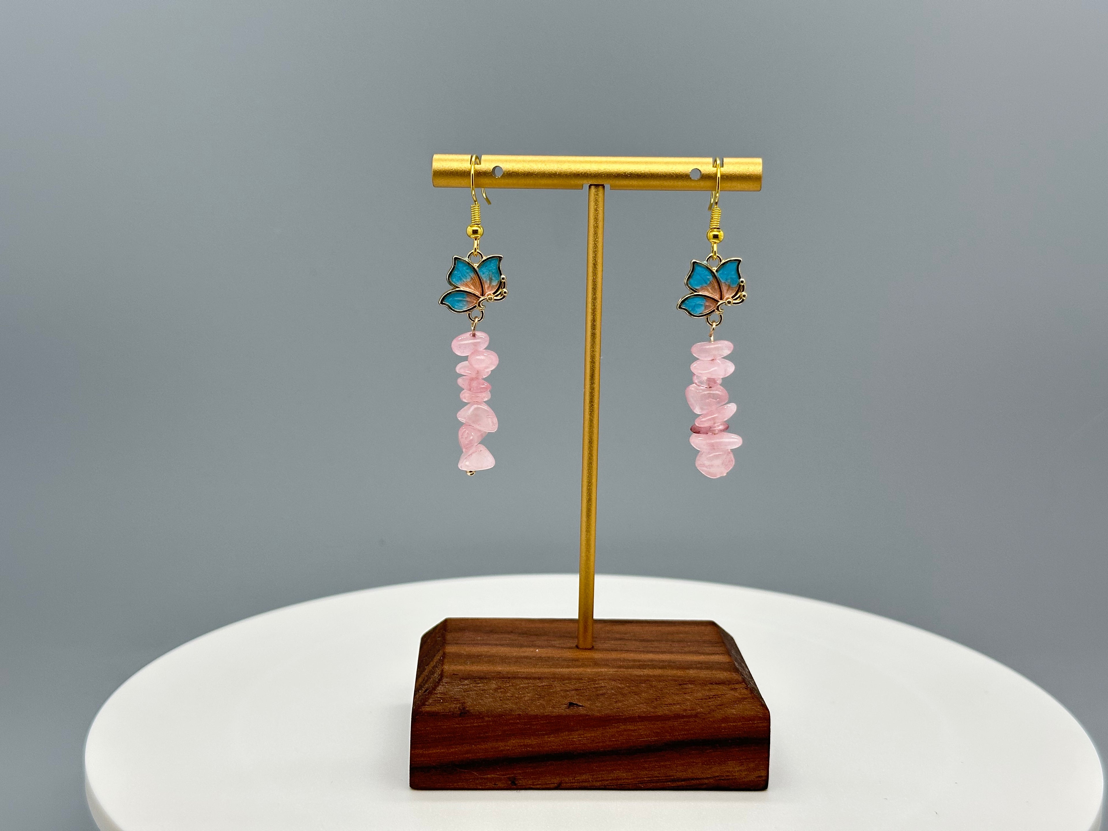 Rosenquarz Ohrringe mit Lotusblume – Liebe, Heilung & inneres Wachstum