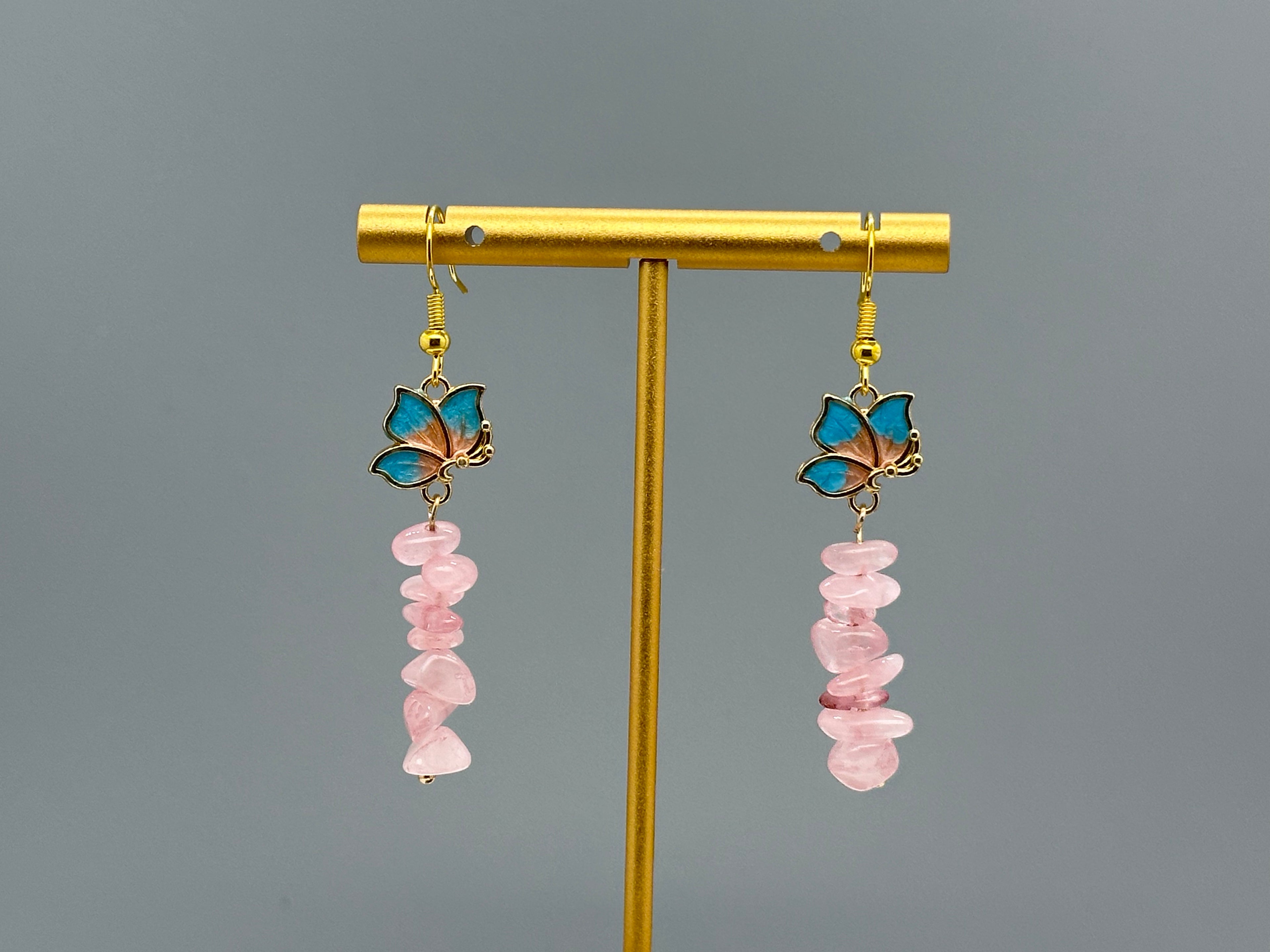 Rosenquarz Ohrringe mit Lotusblume – Liebe, Heilung & inneres Wachstum