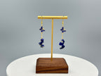 Lapis Lazuli Schmetterling Ohrringe – Goldfarbene Kristall-Ohrringe mit Heilstein-Elementen