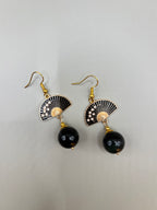 Elegante Ohrringe mit Obsidian und Fächer-Design