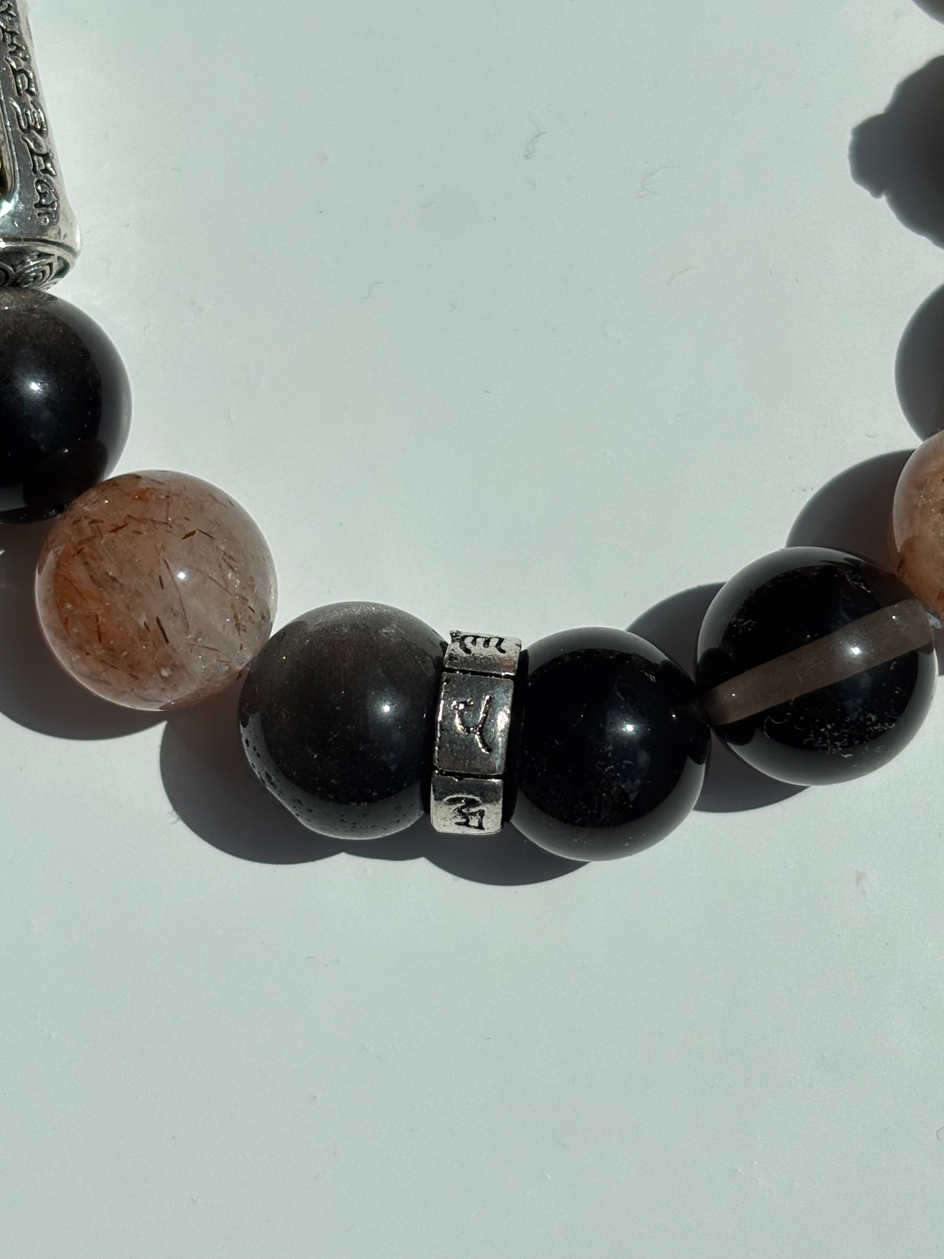 Funkelnder Silberobsidian & Gold-Super 7 Armband – Edle Energie & Eleganz