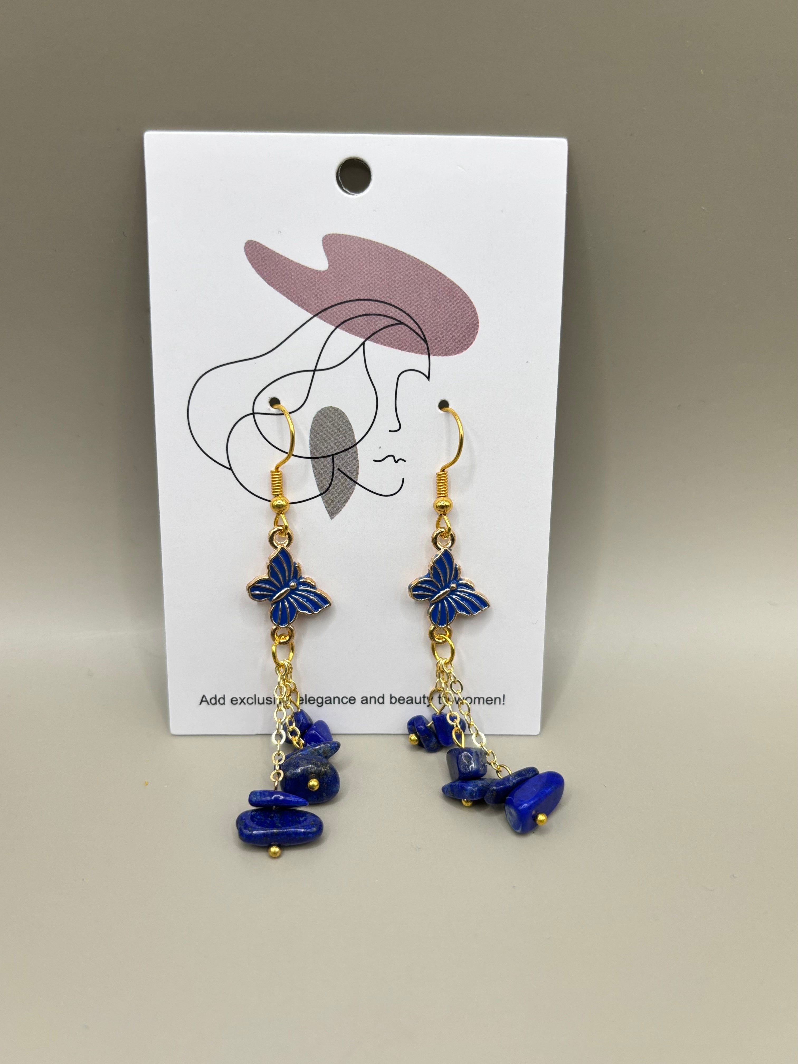 Lapis Lazuli Schmetterling Ohrringe – Goldfarbene Kristall-Ohrringe mit Heilstein-Elementen