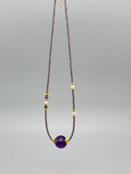 Mystische Eleganz – Amethyst Halskette mit goldenen Details