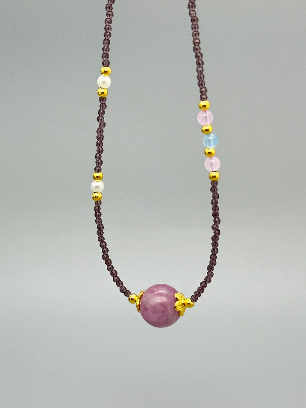 Zarte Rosenquarz-Halskette – Liebe & Harmonie zum Tragen