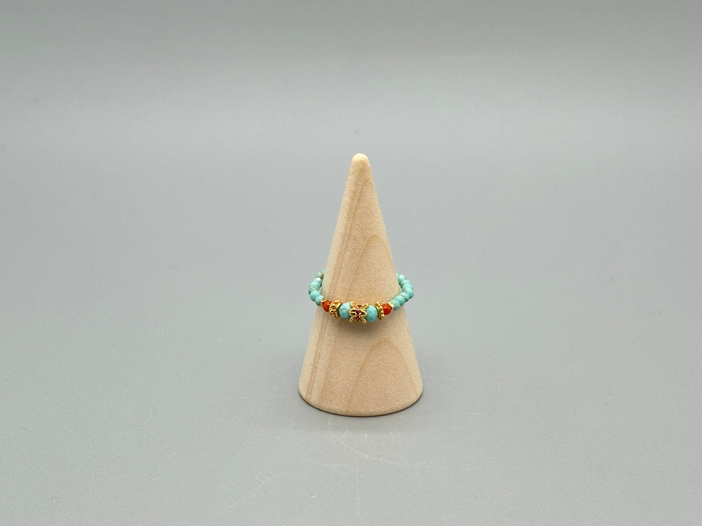 Schutz & Balance – Ring aus echtem Türkis mit goldfarbenen Details