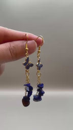 Lapis Lazuli Schmetterling Ohrringe – Goldfarbene Kristall-Ohrringe mit Heilstein-Elementen