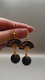 Elegante Ohrringe mit Obsidian und Fächer-Design