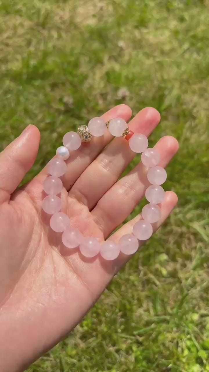Rosa Quarz Armband mit Zuchtperle – Sanfte Energie & Zeitlose Eleganz